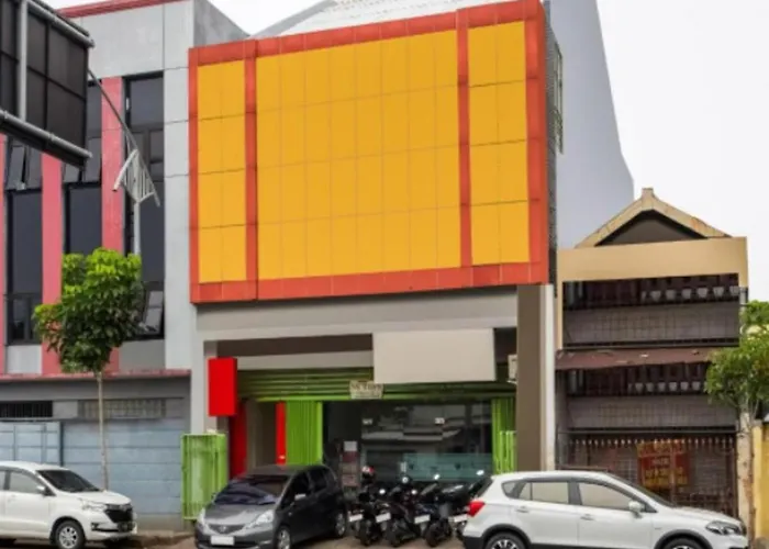 Reddoorz Near Bg Junction Surabaya Hotel