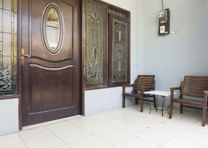 Reddoorz Near Widya Mandala University Surabaya