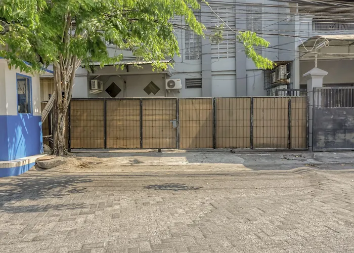 Reddoorz Near Widya Mandala University Surabaya